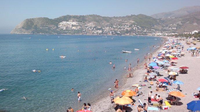 Playa de La Herradura, en Almuñécar, Granada