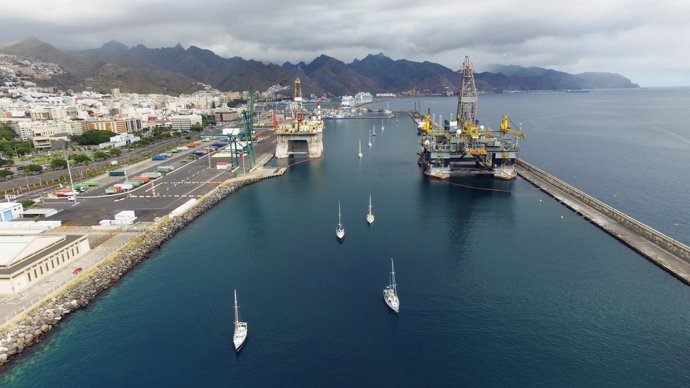 Salida del Atlantic Odyssey del Puerto de Tenerife