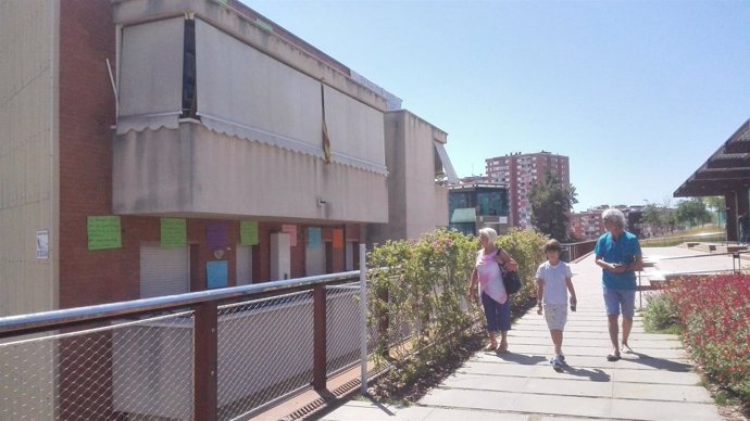 Vecinos de Sants lamentan la pérdida de intimidad con el nuevo paseo ajardinado