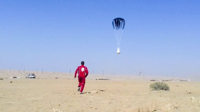 Lanzamiento de ayuda desde el aire por el PMA en Deir Ezzor (Siria)