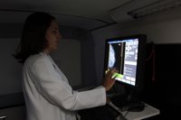 Las mujeres con mamas densas deben realizarse mamografías anuales