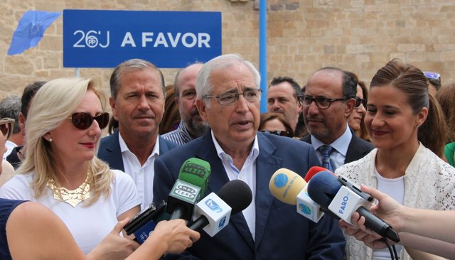 Imbroda en un acto de campaña en Melilla