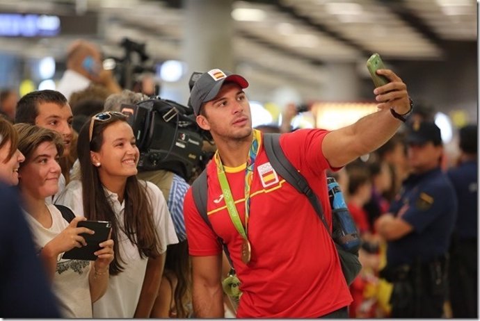 Cristian Toro llega a Madrid con su medalla olímpica