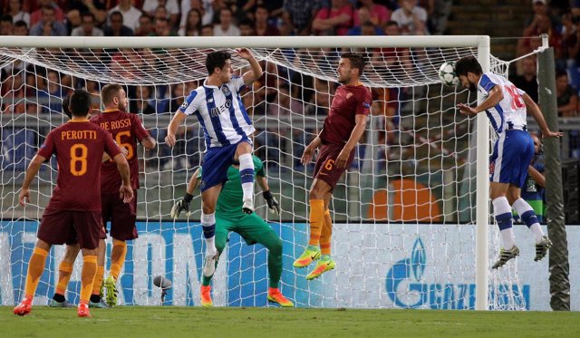 Felipe anota el 0-1 para el Oporto ante la Roma