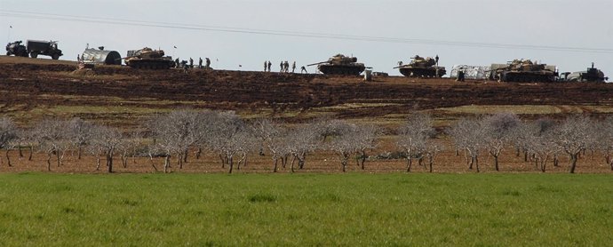 Tanques turcos en la frontera con Siria