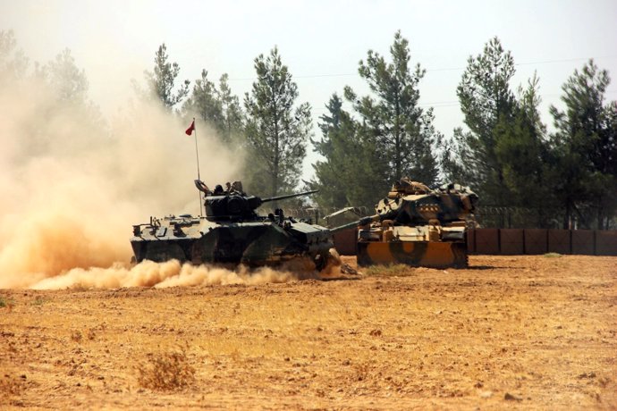 Tanques de Turquía en Karkamis, cerca de la frontera con Siria