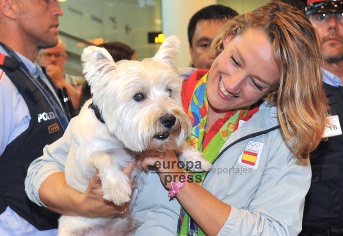 Mireia Belmonte llega al aeropuerto de Barcelona