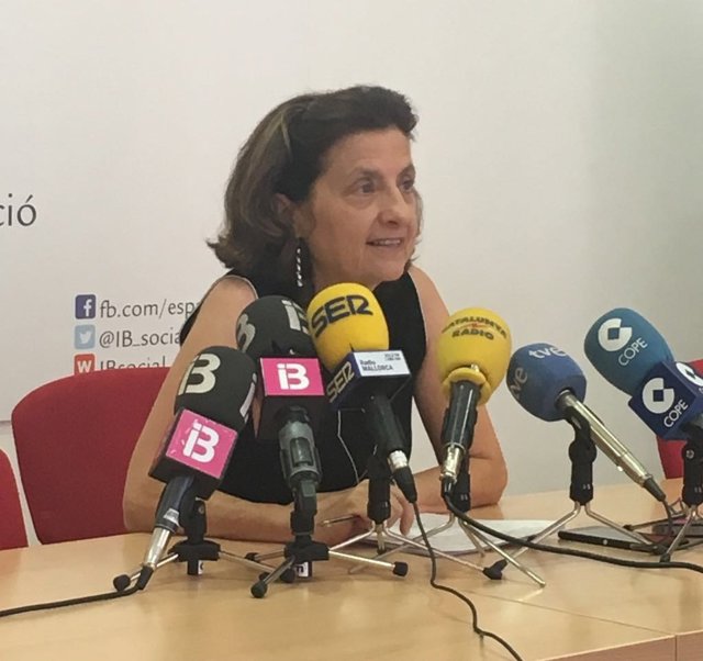 Fina Santiago en rueda de prensa