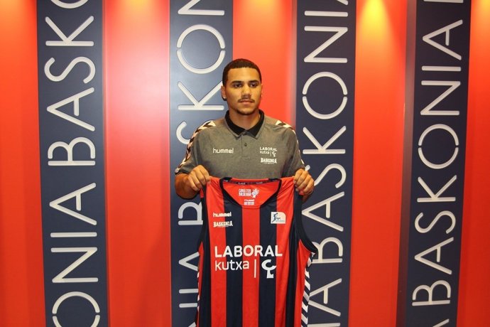 Shane Larkin, presentado en el Baskonia