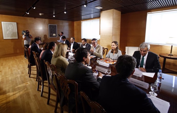 Reunión entre los equipos negociadores del PP y de Ciudadanos