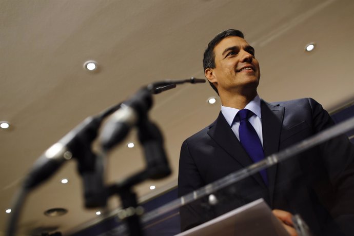 Pedro Sánchez comparece ante los medios tras la reunión con Rajoy