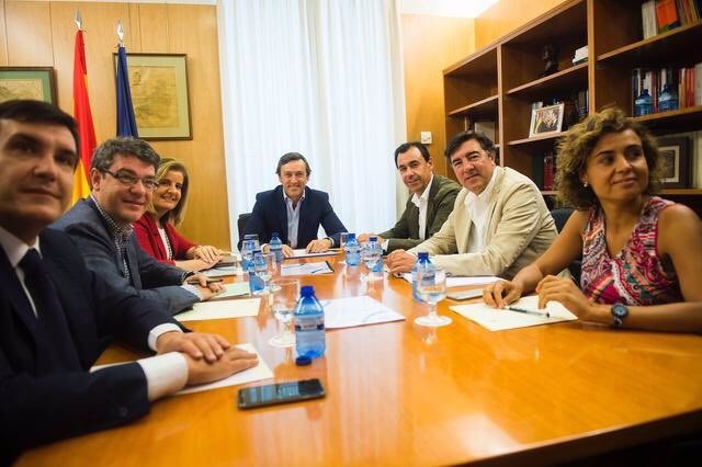 Rafael Hernando y los negociadores del PP con Ciudadanos