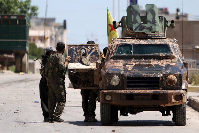 Milicianos de las YPG en Qamishli (Hasaka)