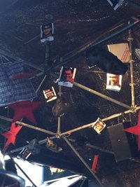 Dignidad y Justicia denuncia una 'txosna' de Bilbao por mostrar fotografías de presos etarras