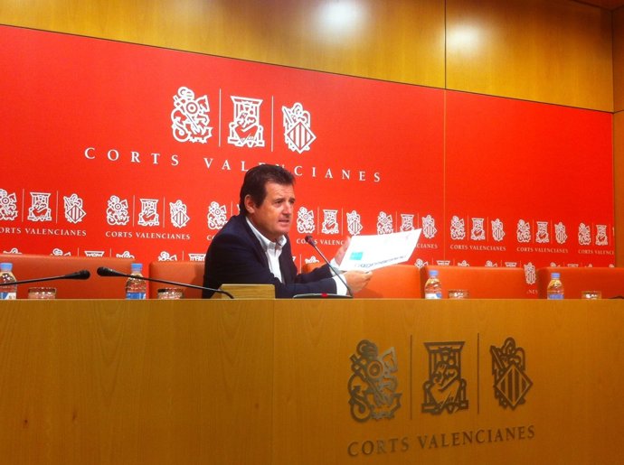 Císcar en la rueda de prensa