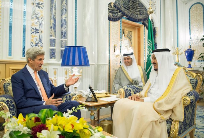 Kerry en su reunión con el rey de Arabia Saudí