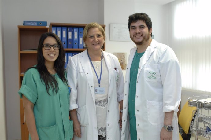 Rosa Mª Paredes, directora de la UGC de Cirugía Pediatrica junto a Betancourt