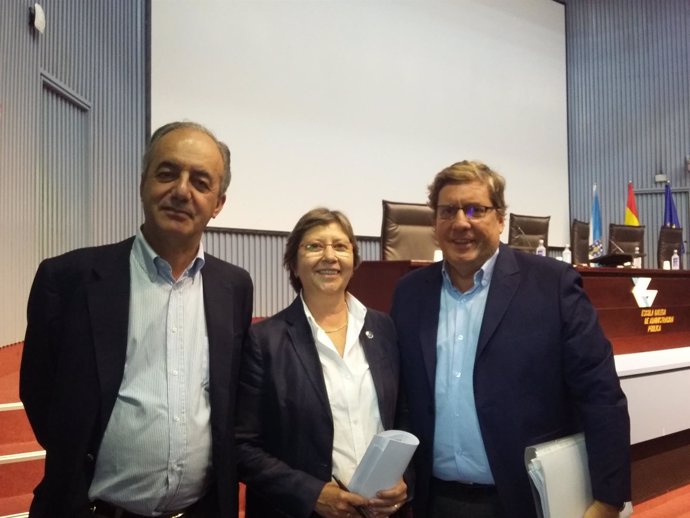La conselleira Rosa Quintana, y el coordinador de Pesca en la UE, Gabriel Mato