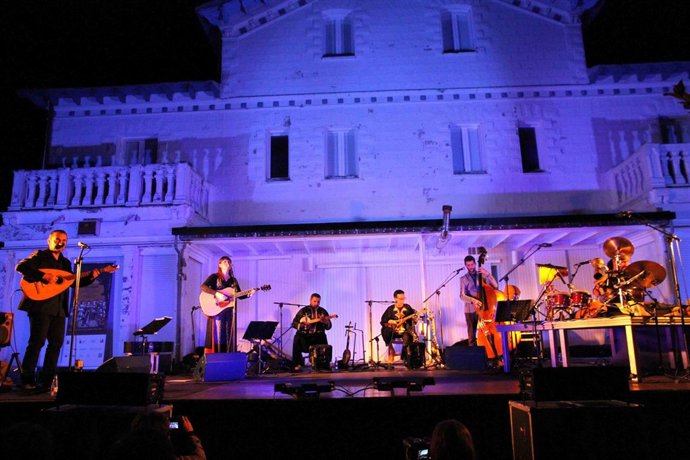 Actuación del proyecto de cooperación cultural Afra Dozawan, en Jaca