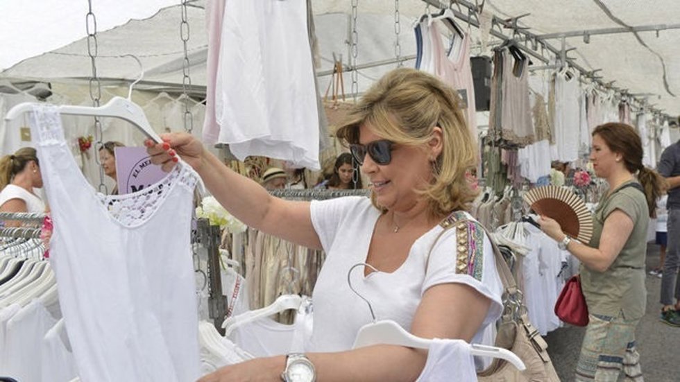 TERELU CAMPOS EN EL MERCADILLO