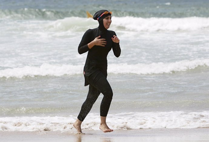 Mujer con burkini