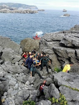 Rescate a un joven en Noja 