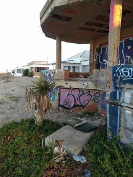 Edificio de La Antilla del que piden su demolición