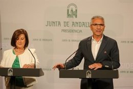 Miguel Ángel Vázquez y la consejera de Igualdad, María José Sánchez Rubio