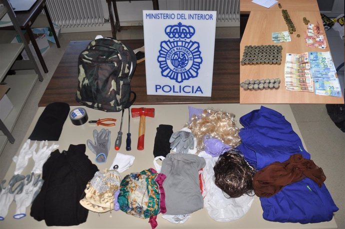 Elementos intervenidos al detenido en Ávila