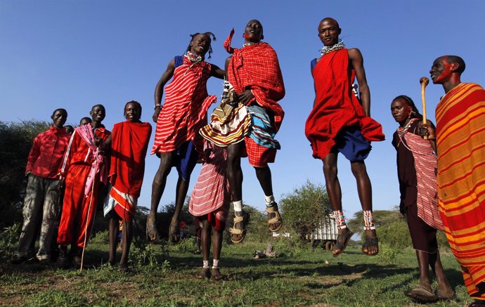 Un grupo de masai en una celebración 
