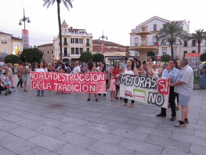 Protesta contra la reforma de los quioscos de la Plaza de España
