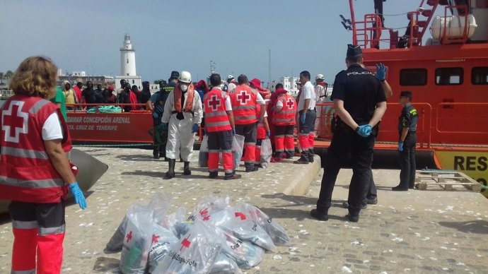 Personas atendidas por Cruz Roja en el puerto de Málaga