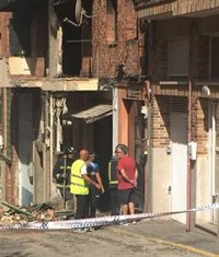 Los vecinos de los bloques colindantes al que ha sufrido el incendio en Segovia regresan a sus viviendas