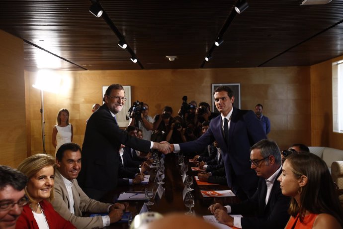 Mariano Rajoy y Albert Rivera llegan a un acuerdo para la investidura