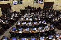 El Congreso de Colombia aplaude el anuncio de alto el fuego definitivo de las FARC