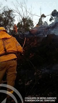 Las aeronaves se reincorporan a la lucha contra el incendio de El Castillo de las Guardas
