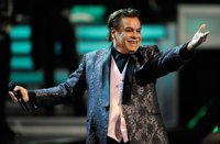Los artistas despiden a Juan Gabriel con mensajes de reconocimiento en las redes sociales