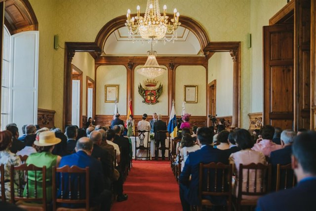 Boda civil en el Ayuntamiento de La Orotava