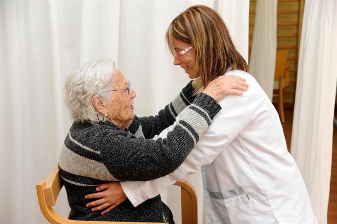 Mayores. Dependencia. Anciana. Cuidadora