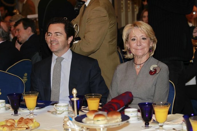 Aguirre junto al consejero Pablo Cavero