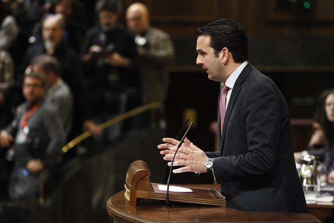  Iñigo Alli En La Sesión De Investidura Del Congreso