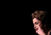 Rousseff defiende su inocencia y advierte que está en juego "la democracia"