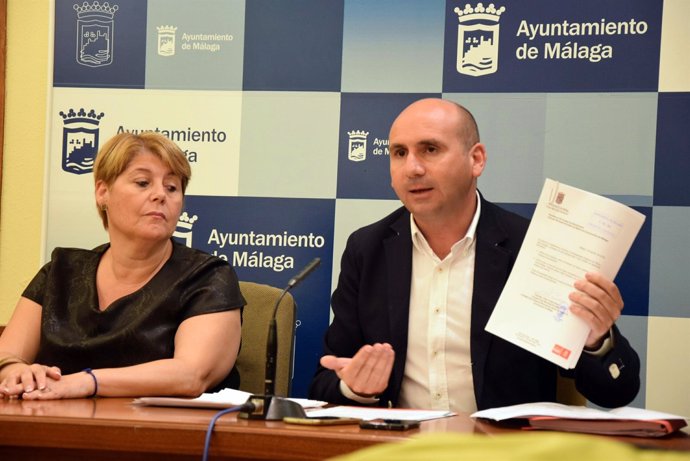 Franc isco Conejo (PSOE), en rueda de prensa en el Ayuntamiento de Málaga