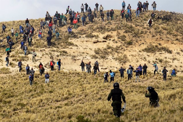 Choques entre policía y mineros en Bolivia