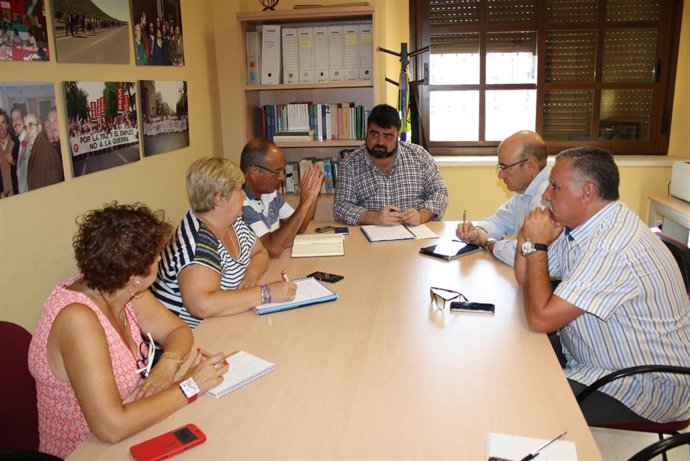 Manuel Carmona y Vicente Palomares con representantes de UGT