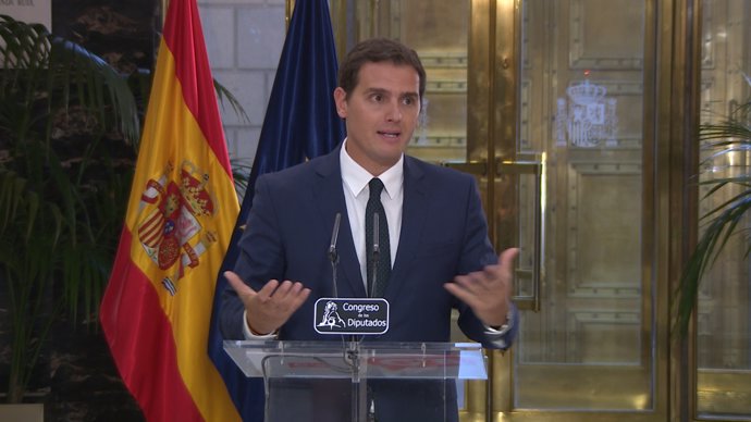 Rivera dice que 100 de las 150 medidas ya se firmaron con PSOE