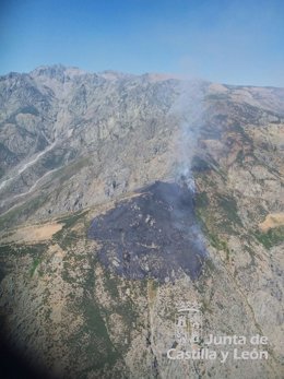 Incendio activo en Candeleda (Ávila)