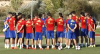 Lopetegui se estrena con una sesión sin Piqué por precaución