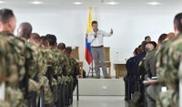 Santos concede a militares y policías "la victoria" de la paz en Colombia