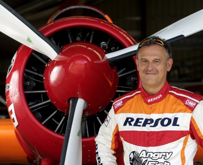 Cástor Fantoba, piloto español de vuelo acrobático